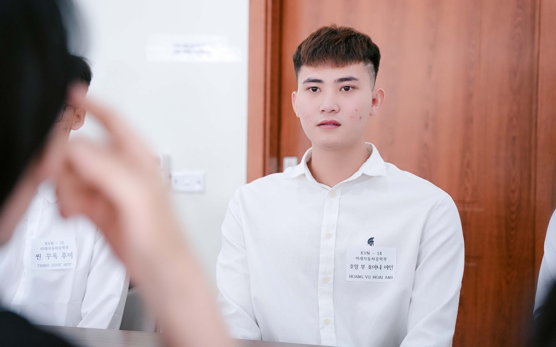 Ban cố vấn KVN GROUP trao học bổng và visa du học Hàn Quốc cho học viên