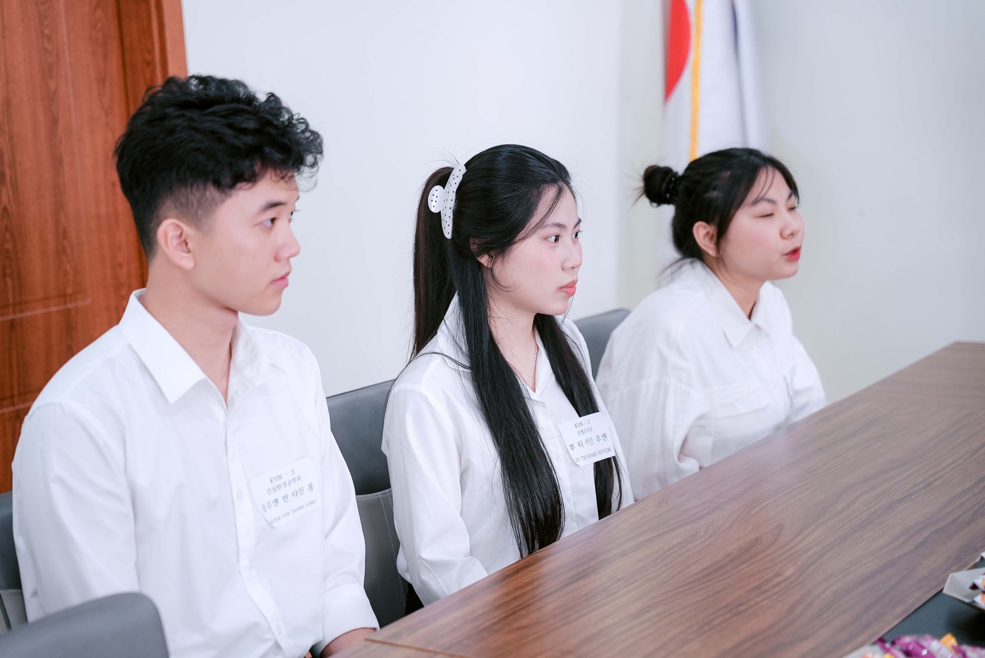 Ban cố vấn KVN GROUP trao học bổng và visa du học Hàn Quốc cho học viên xuất sắc