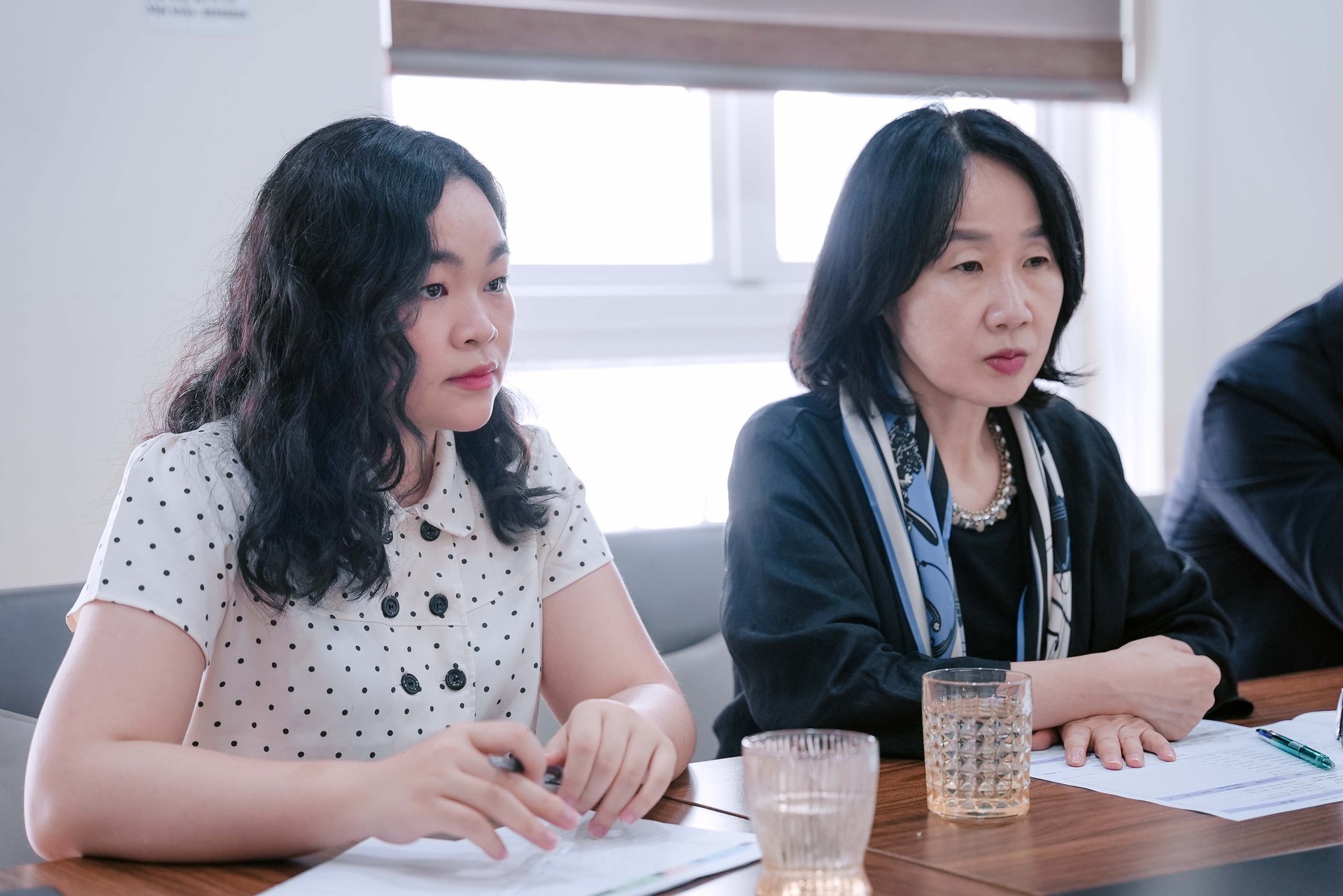 Ban cố vấn KVN GROUP trao học bổng và visa du học Hàn Quốc cho học viên