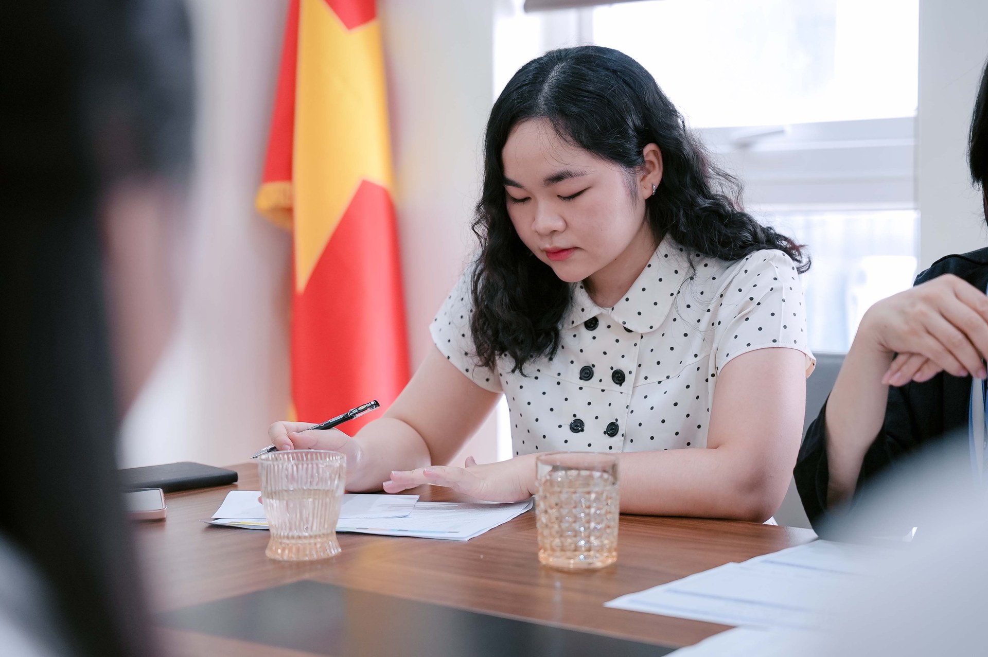Ban cố vấn KVN GROUP trao học bổng và visa du học Hàn Quốc cho học viên xuất sắc