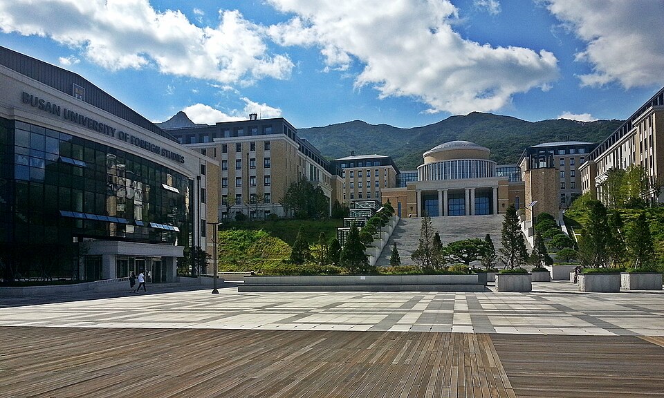 Khuôn viên và giảng đường Đại Học Busan University of Foreign Studies