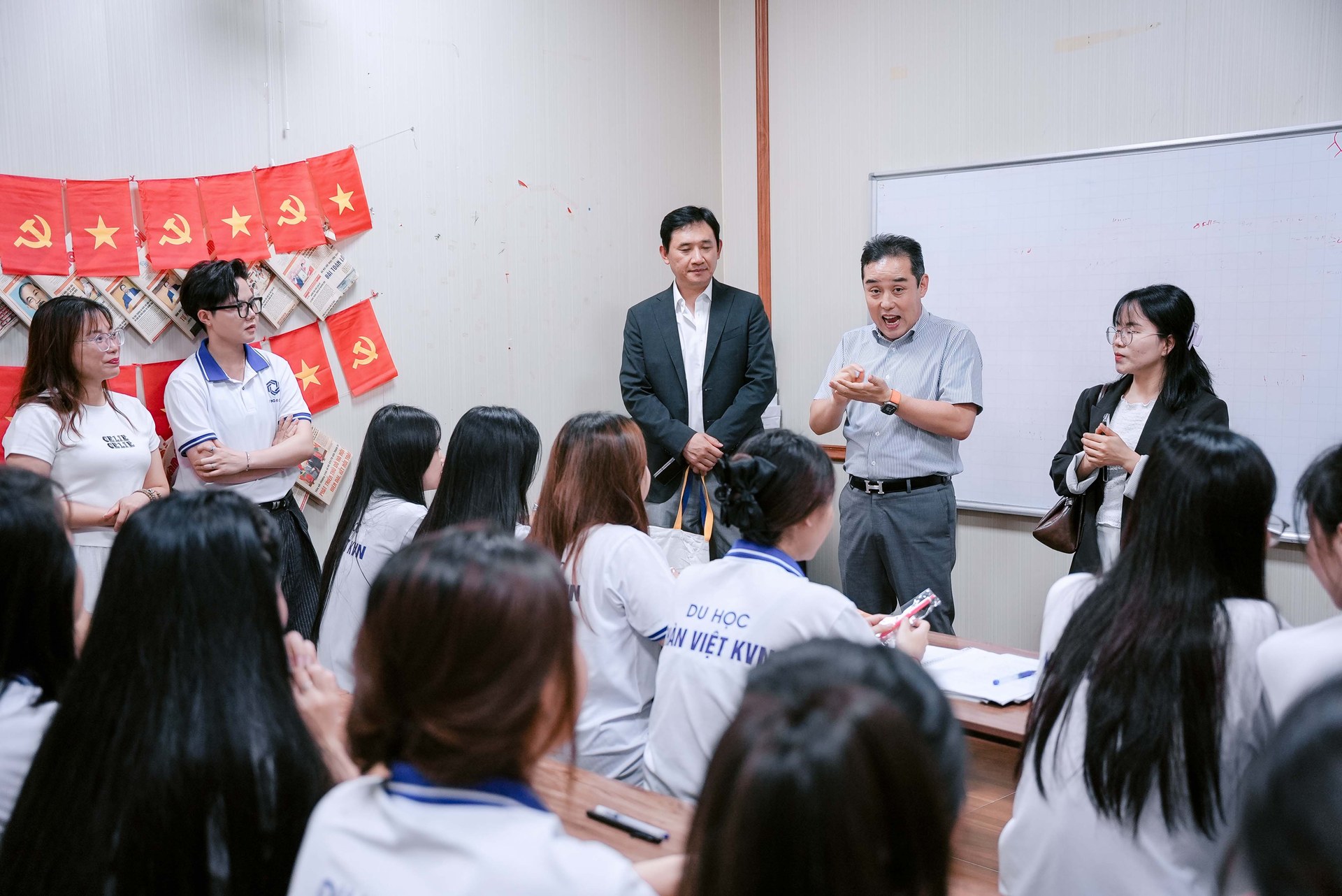 Toàn cảnh khuôn viên Đại học Quốc gia Pusan PNU dưới chân núi Geumjeongsan