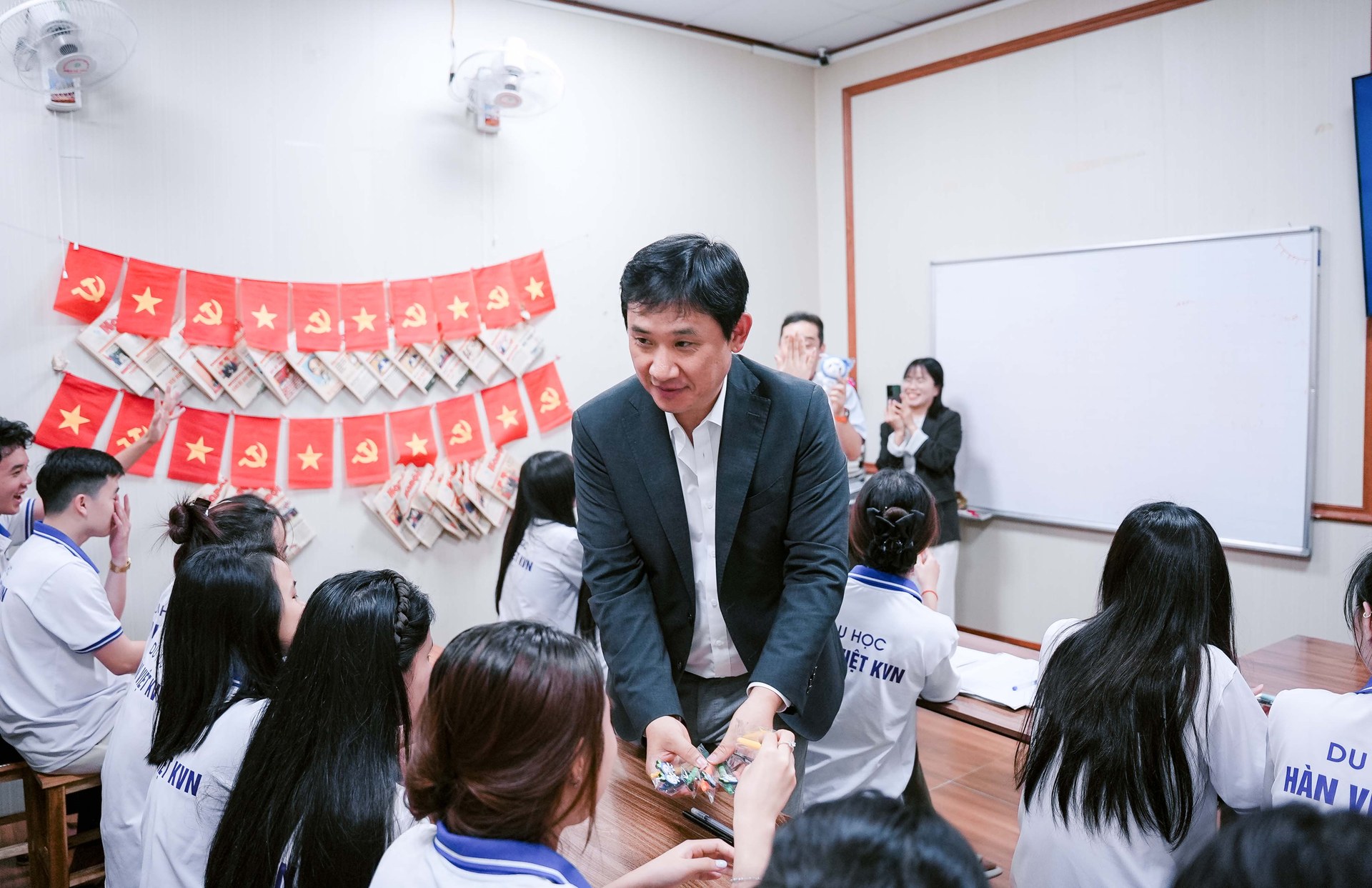 Phòng nghiên cứu vi mạch bán dẫn và cơ khí chế tạo tại Hàn Quốc