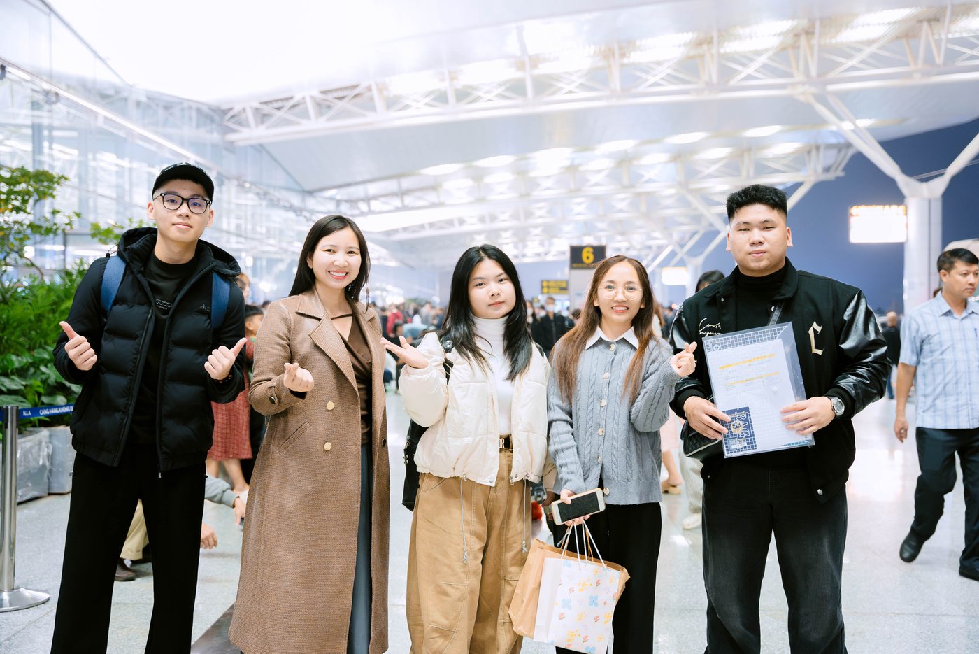 Đoàn du học sinh KVN làm thủ tục xuất cảnh - Điều Kiện Du Học Hàn Quốc 2026: Cập Nhật Chuẩn Nhất Từ KVN